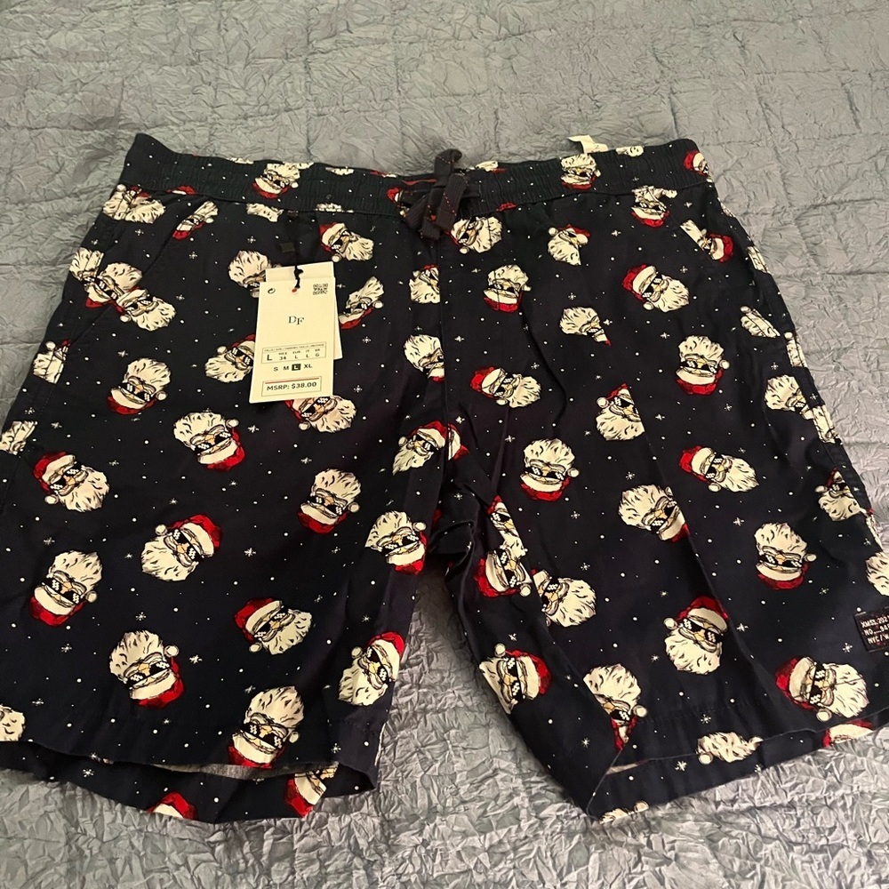 Denim & Flower Santa Christmas shorts NWT Men’s Large